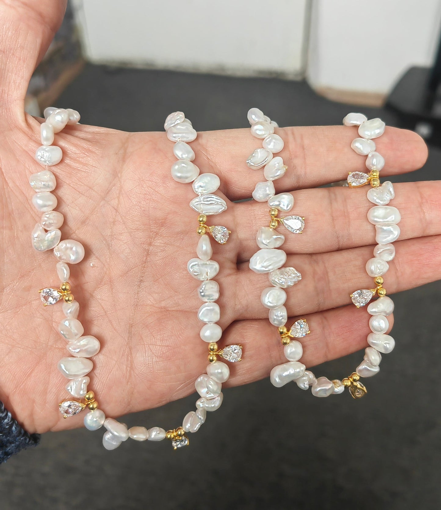 Halskjede med ekte perler i 925 sterlingsølv og dråpeformede krystaller | Elegant og lekre smykker til kvinner